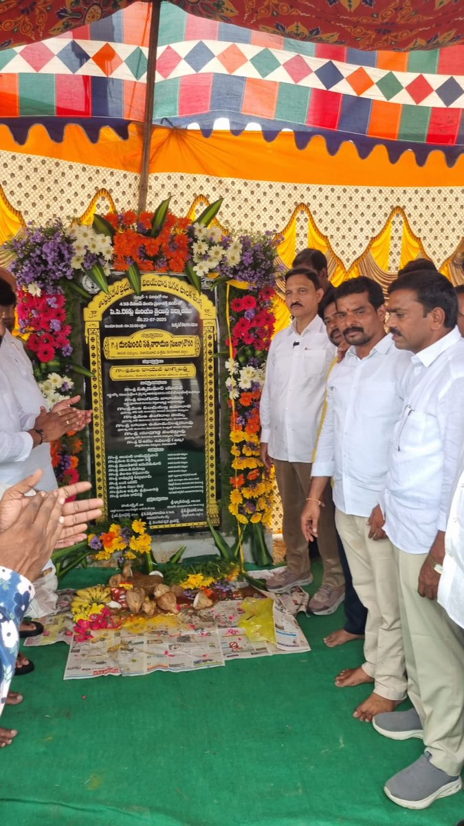 yschowdary's tweet image. పశ్చిమ నియోజకవర్గ ప్రజల ఆశీస్సులతో, నేడు రూ.1,43,18,000 అంచనా వ్యయంతో నియోజకవర్గ మౌలిక సదుపాయాలను మరింత మెరుగుపరిచే విధంగా పలు కీలక అభివృద్ధి పనులకు శంకుస్థాపన చేయడం చాలా ఆనందంగా ఉంది.
వివరాలు:
* 43వ డివిజన్, కనకదుర్గారెడ్డి కాలనీ లో రూ.23.07 లక్షలతో సీసీ రోడ్డు నిర్మాణం.…