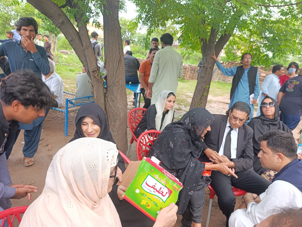 warrashot's tweet image. In the end, it&apos;s only Shaukat Khanum&apos;s offspring who suffers.