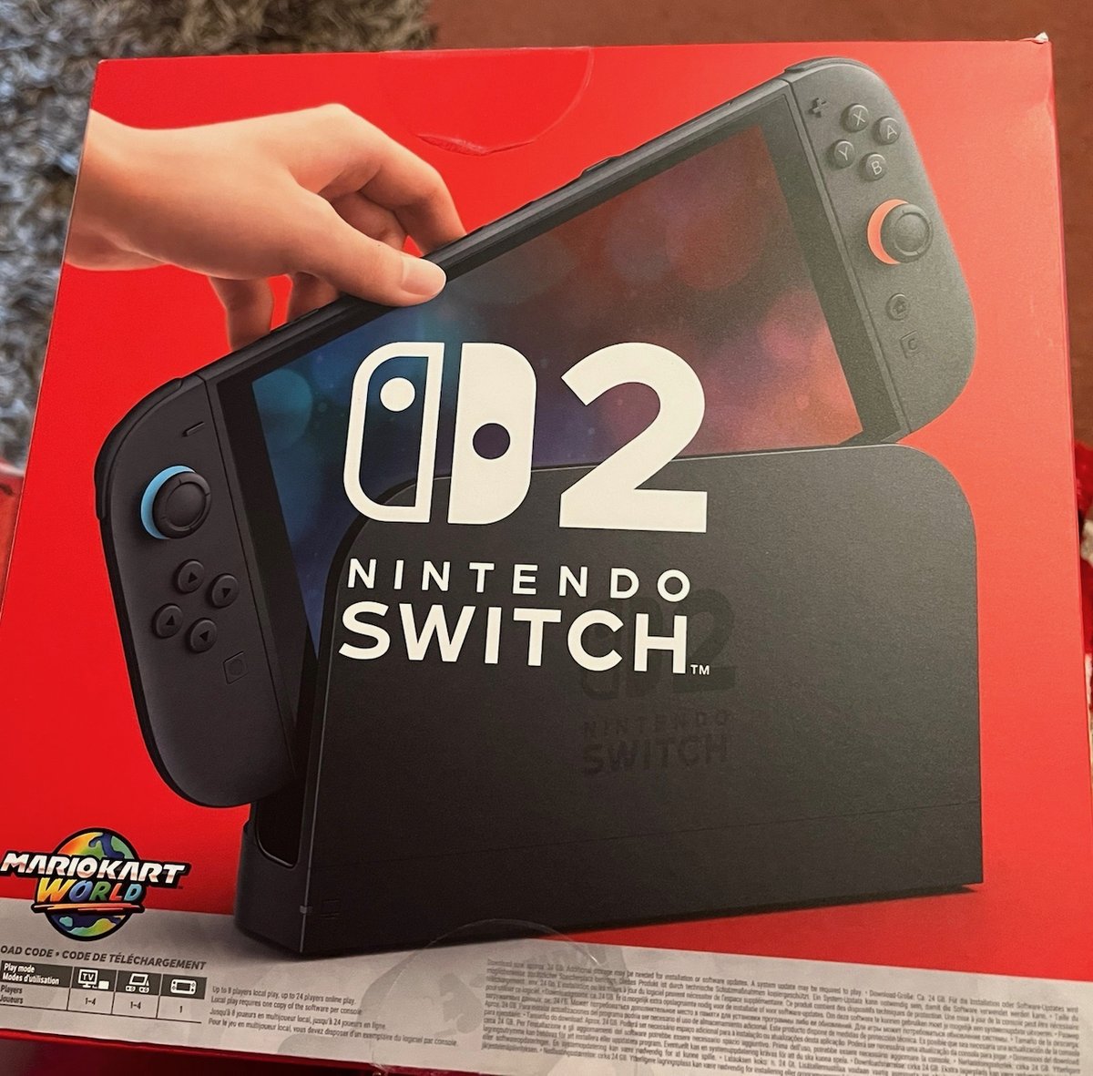 paddyphield's tweet image. 【パディのUK便り】
ニンテンドースイッチ2の英語版(多言語版?)、「アマゾンUKで注文したらすぐ届いた~!」と大喜び🤩
それ以降、連絡なし(笑)
M&Sのお菓子とマリオカートに夢中だと思われます🏎️💨