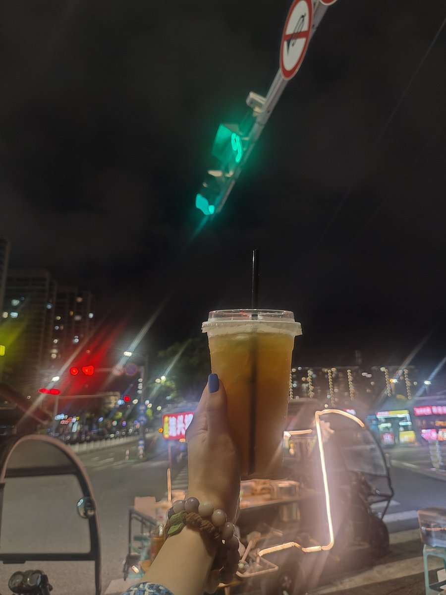 0xzoe_im's tweet image. Bestie&apos;s lemon tea is the BEST!!!