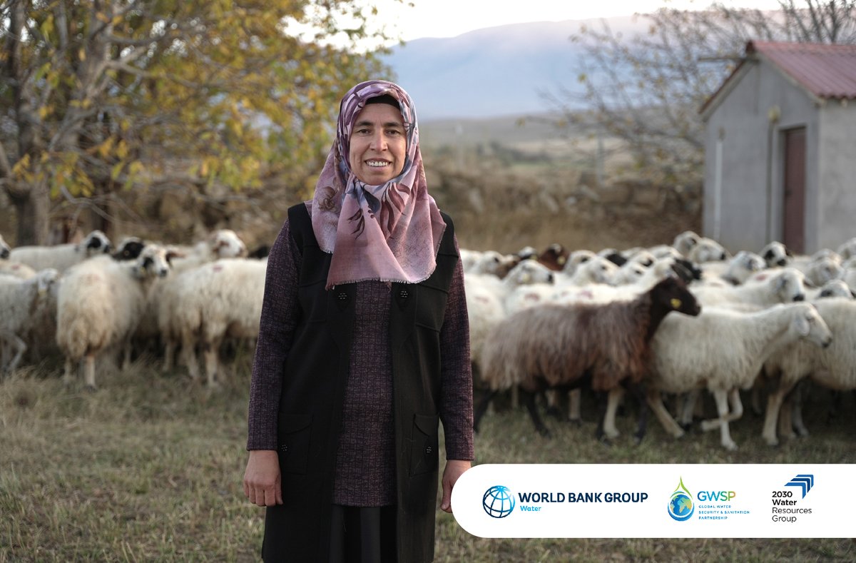 WorldBankWater's tweet image. Water is scarce in Konya, Türkiye’s breadbasket. Climate change, groundwater depletion, & inefficient irrigation have hit small farmers hard.
@WorldBank financing is bringing underground piped water and efficient irrigation to farming families. How? ➡️wrld.bg/k1QE50S8uiJ