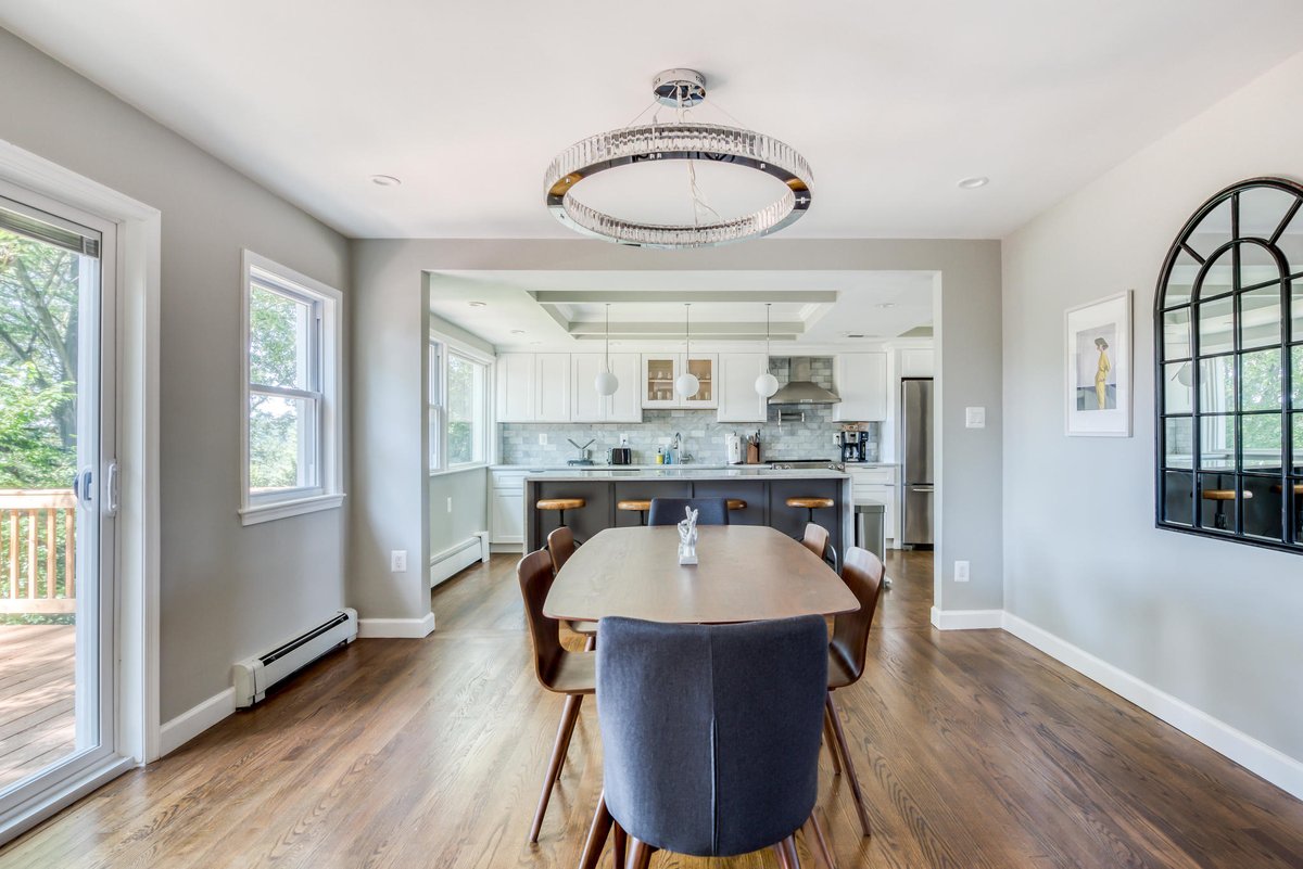 StayAttache's tweet image. 🏡 Available Aug 2! Fully furnished 3BR/2.5BA in Arlington!

📍1422 21st St S | Near DC Metro
🛏 King + 2 Queens
🌳 Private yard &amp;amp; patio
🔥 Fireplace

Perfect for remote work &amp;amp; relocation!

📲 ow.ly/HxQ350WsaiG

#StayComfortable #StayJoyful #StayAttache
