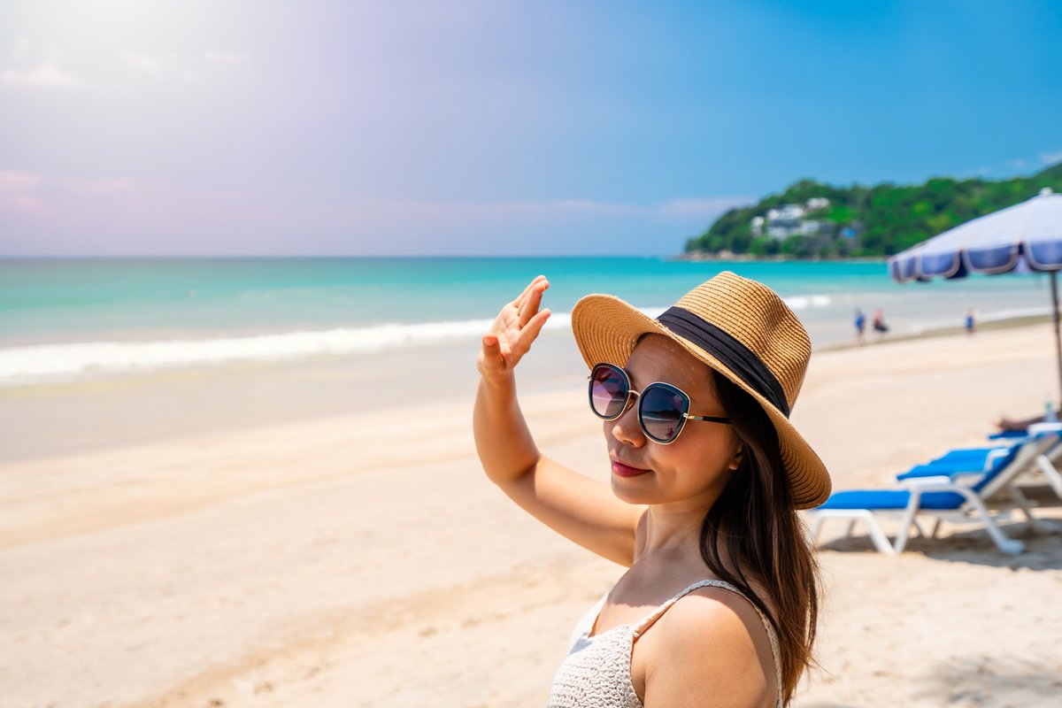 destinationsant's tweet image. Santé des yeux : les dangers méconnus du soleil: Les lunettes de soleil ne servent pas seulement à éviter l’éblouissement, elles protègent aussi la santé des yeux. Les rayons ultraviolets du soleil, et particulièrement les UVA et UVB, sont dangereux. Ils… destinationsante.com/sante-des-yeux…