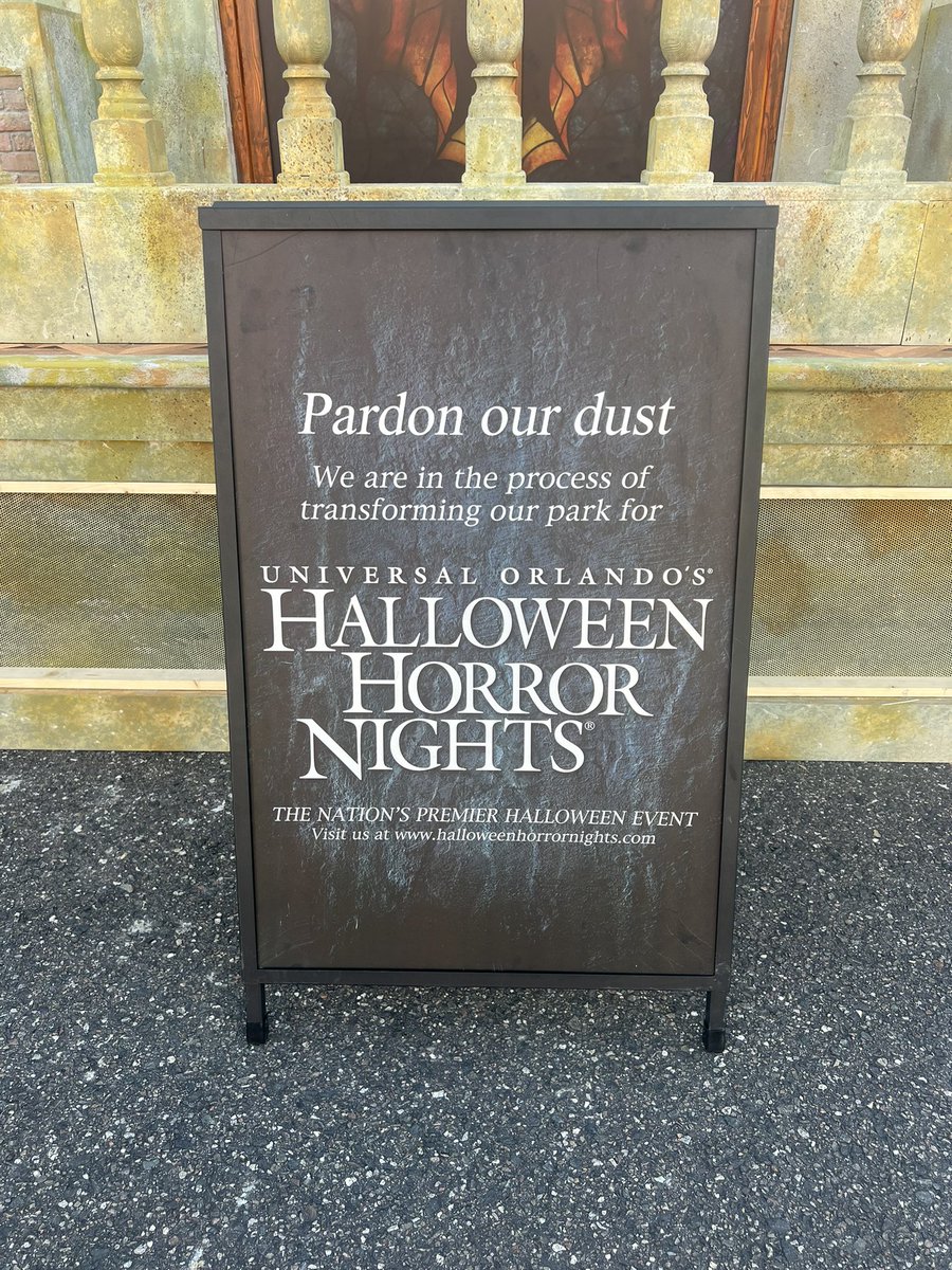 SpeculationMatt's tweet image. The greatest sign in the world has returned! @HorrorNightsORL #HHN34 #HHN