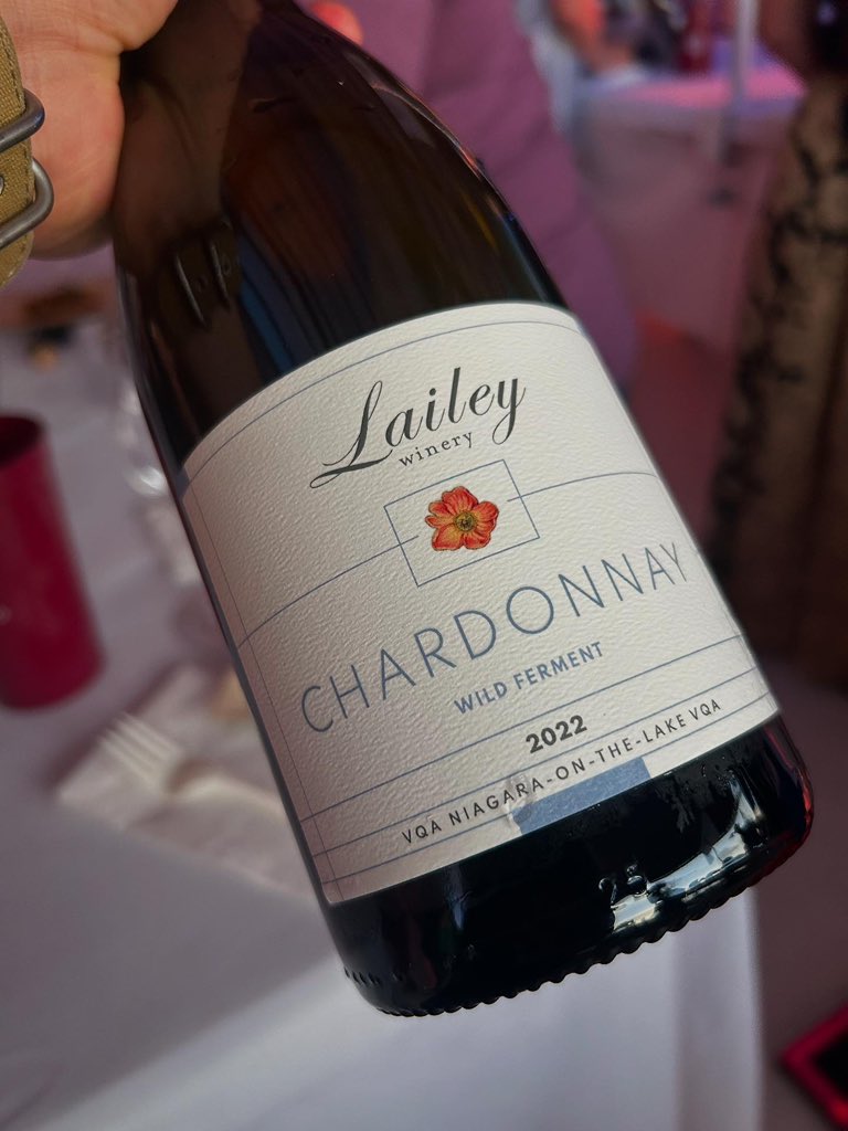 drmatthewhorkey's tweet photo. 🇨🇦 Friday Night Flights by @coolchardonnay is in the books. Held in an airport hangar, complete with nibbles and a dj.

🥂 I did not taste a single bad wine over the evening. Some standouts included @lailey_winery and @blomidonestate - from Nova Scotia! https://t.co/neMCrbjCXs
