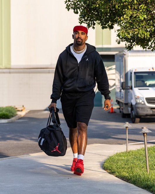 EliotShorrParks's tweet image. Jalen Hurts has arrived to the NovaCare for the start of 2025 training camp
(Pic via Eagles)