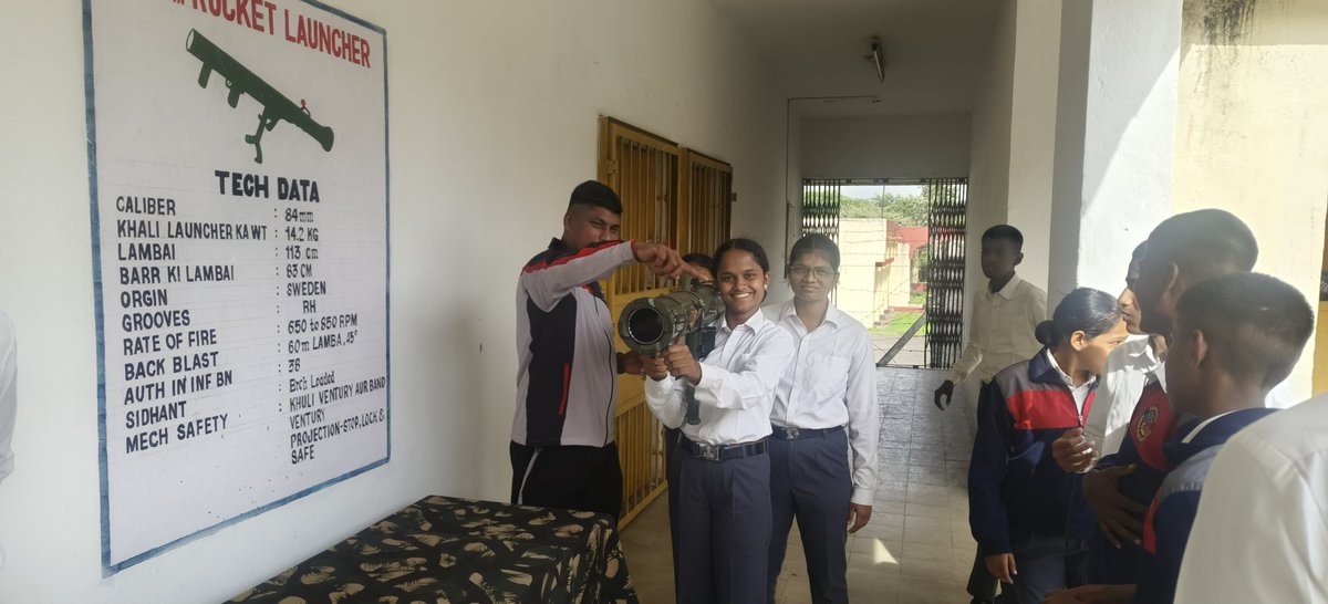KonarkCorps's tweet image. “Where Dreams Meet Aspirations”

#GoldenKatarDivision organised visit of 184 Cadets of #SainikSchool Amaravati Nagar, Sujanpur Tira, Jhunjhunu &amp;amp; Jhansi to #nda, #CMEPune &amp;amp; #Aundh Military Station - motivating them to choose #IndianArmy by exposure to ‘Army&apos;s Way of Life’.

@adgpi