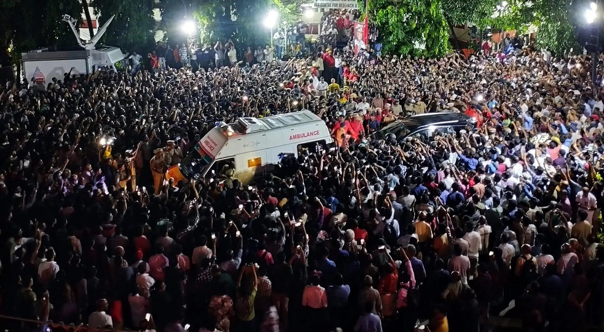 ajoydasgupta's tweet image. Last journey of Comrade VS! Red Salute!
#VSachuthanandan #KeralaPolitics #CPIM #VeteranLeader #LeftPolitics #KeralaNews #MarxistLeader #Kerala