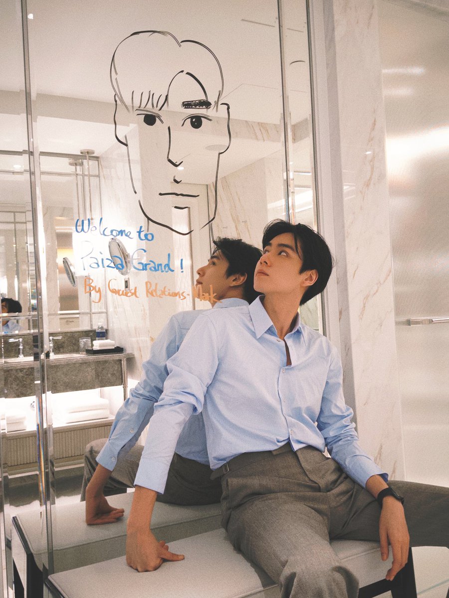 工作间的抽象画作，捕获！