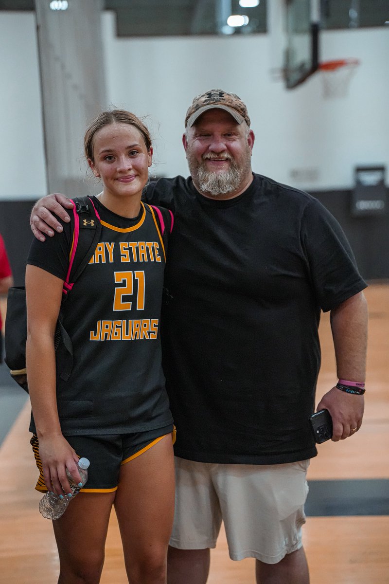 EmmaJohnson216's tweet image. So grateful to my parents for putting so much time and energy into my AAU journey!! @BayStateJags