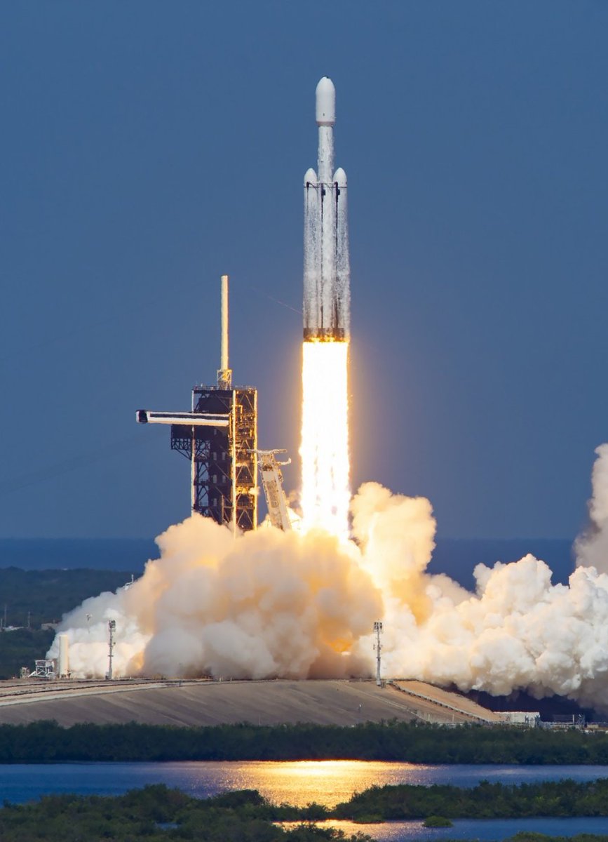 DimaZeniuk's tweet image. The Trump administration is reportedly seeking alternatives to SpaceX for its Golden Dome defense system amid tensions