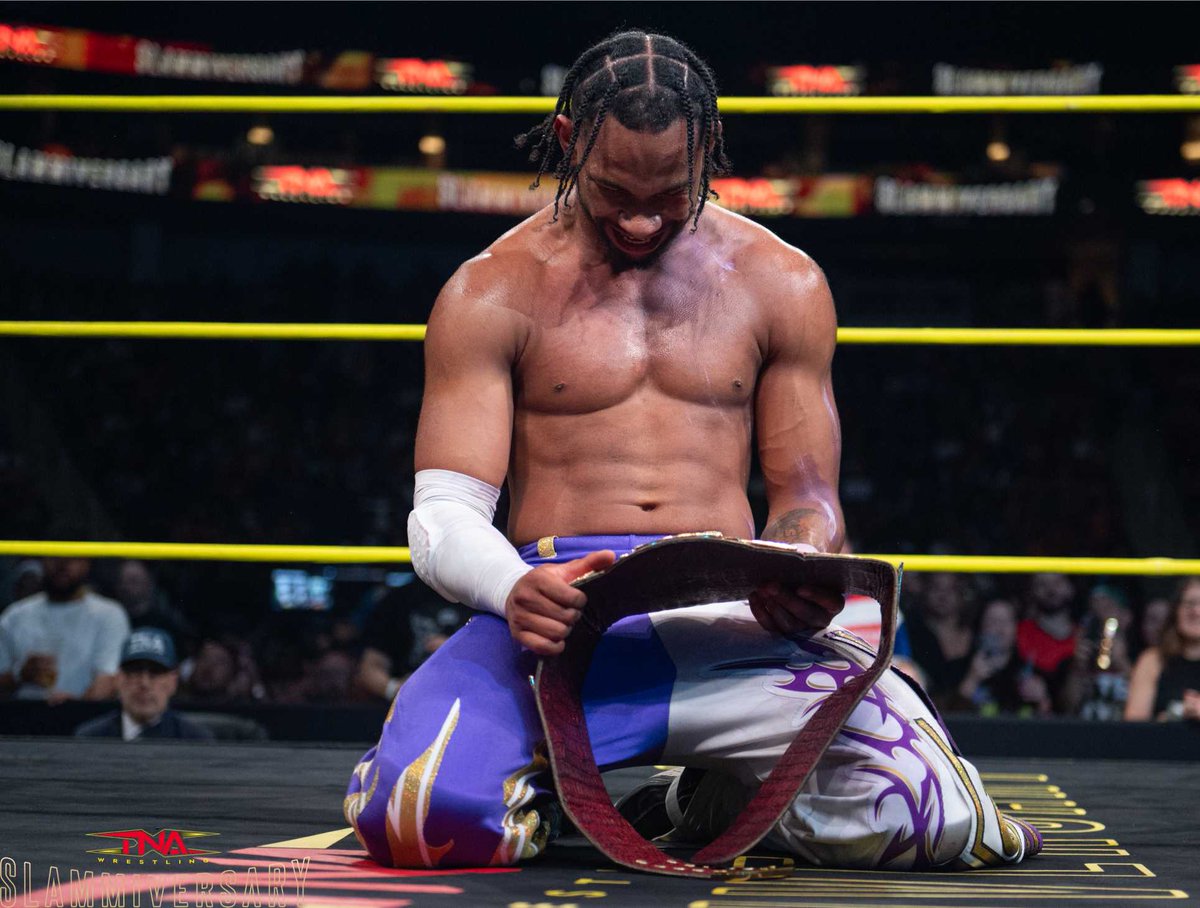 ThisIsTNAUK's tweet image. 🔥 Passing the torch...
A special moment for Britain's @LEONSLATER_ at #TNASlammiversary with wrestling legend @AJStylesOrg.
See more Slamm pictures in our photo gallery: tnawrestling.com/2025/07/21/pho…