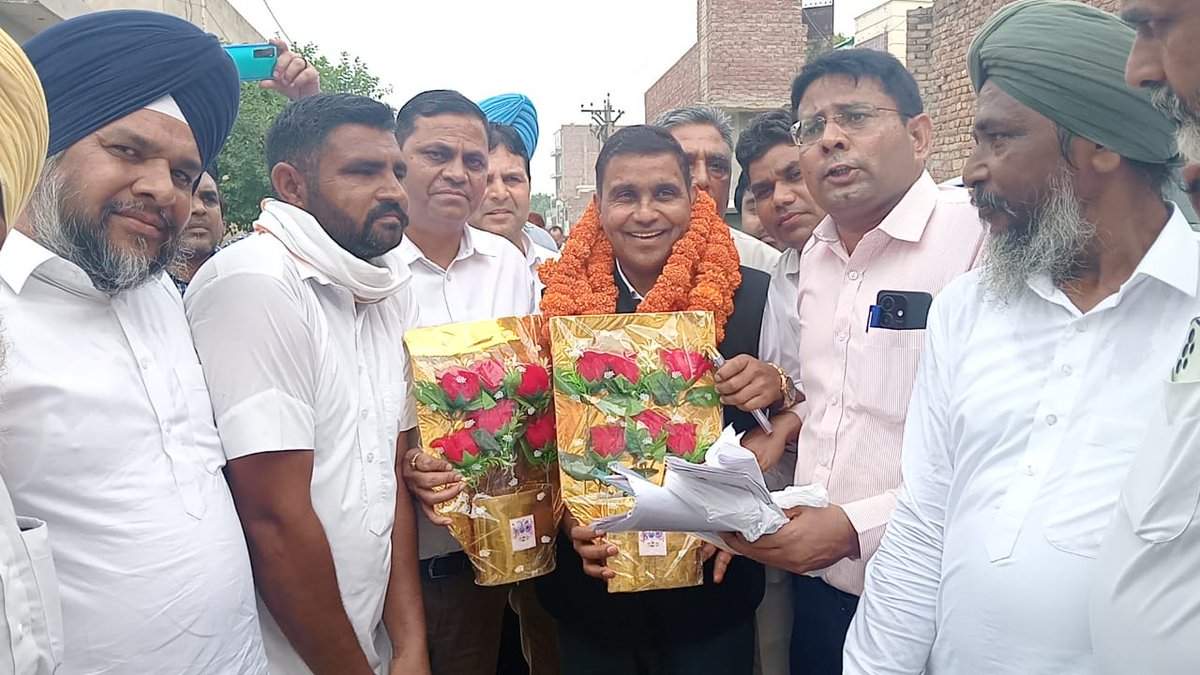 sudeshKataria23's tweet photo. शहीदों की प्रेरणा, युवाओं की पढ़ाई,
यही है सच्ची देशभक्ति की कमाई।

आज गांव कालांवाली (जिला : सिरसा) में “शहीद भगत सिंह अत्याधुनिक पुस्तकालय” के उद्घाटन कार्यक्रम में मुख्य अतिथि के रूप में शामिल होने का सौभाग्य प्राप्त हुआ। https://t.co/4n9gVNUxXQ