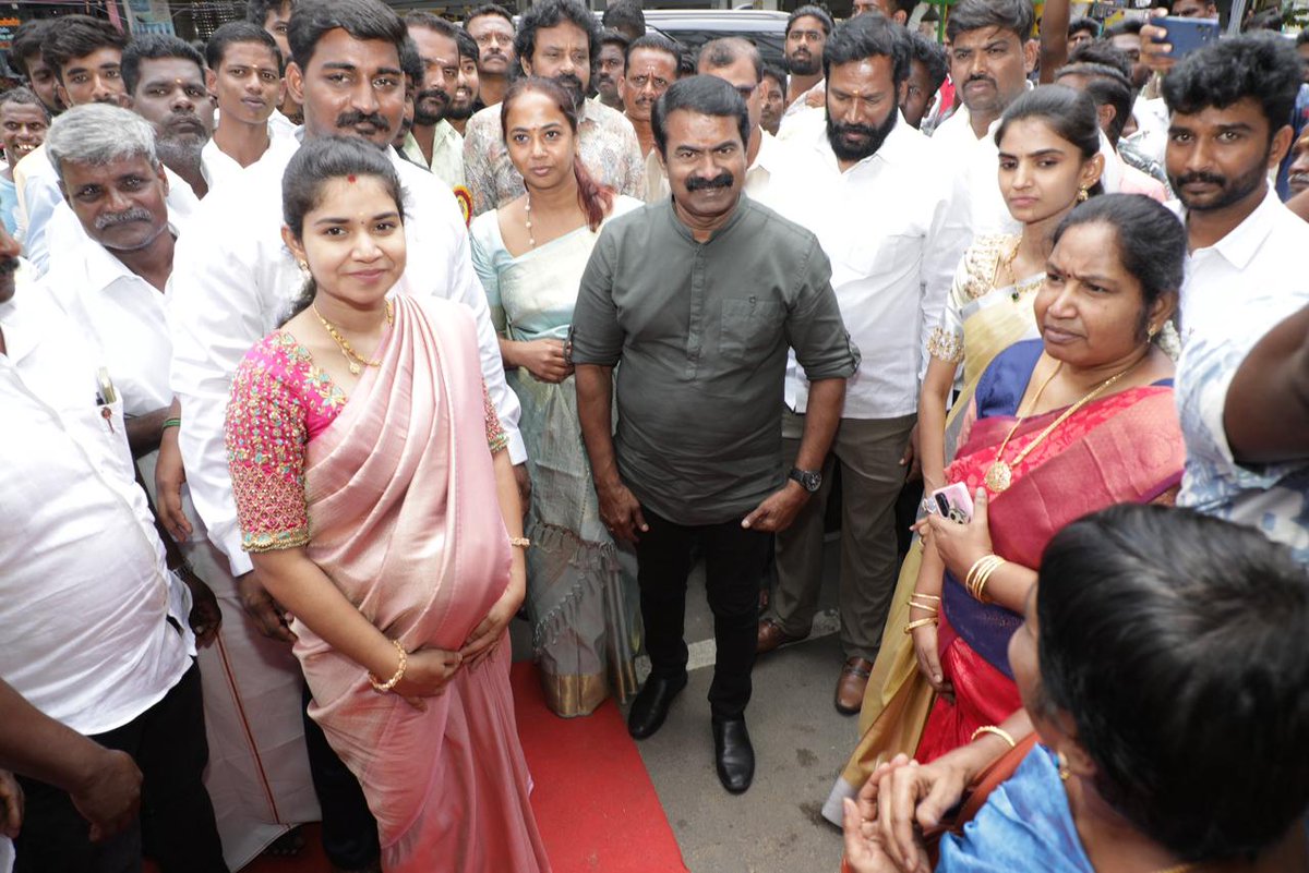 Seeman4TN's tweet image. நாம் தமிழர் கட்சியின் இளைஞர் பாசறை மாநில ஒருங்கிணைப்பாளர் அன்புத்தங்கை
மருத்துவர் அபிநயா பொன்னிவளவன் மற்றும் அன்புத்தங்கை மருத்துவர் நந்தினி மோகன் ஆகியோர் இணைந்து விழுப்புரம் கே.கே.சாலையில் தொடங்கியுள்ள மருத்துவமனையை இன்று ஆடி 6 ஆம் நாள் (22.07.2025) திறந்து வைத்து வாழ்த்தியபோது,