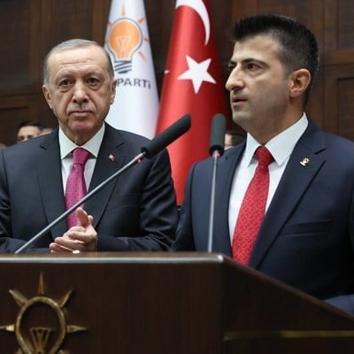 ajandahaber's tweet image. AK Parti Milletvekili Çelebi: "Mavi gözlü adamın mücadelesini bugün uzun adam devam ettiriyor."