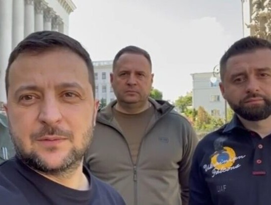 HavryshkoMarta's tweet image. “What if I told you that NABU is being dismantled because its detectives started investigating drone production? And that tens of billions of hryvnias under classified contracts were handed over to companies linked to Zelensky’s own partners—as well as to those of Yermak and…