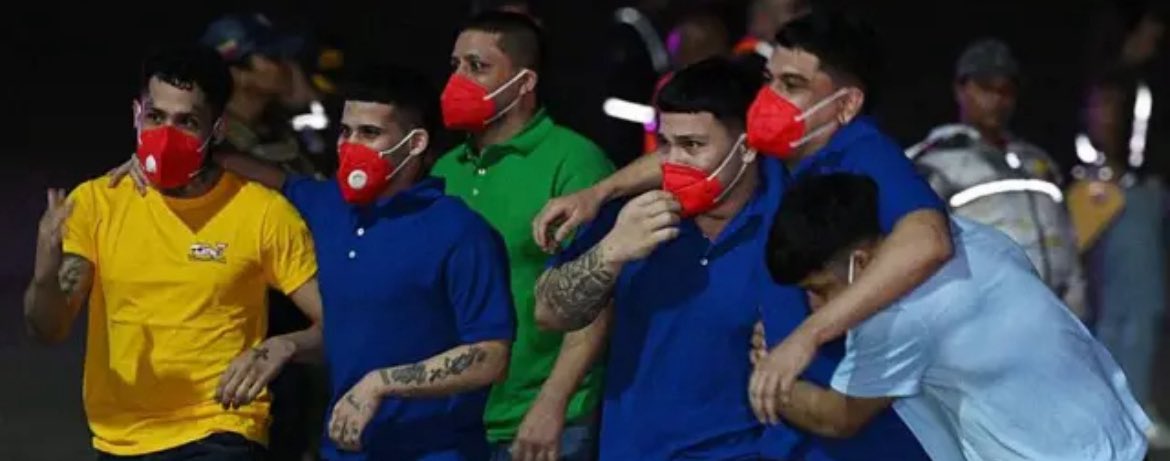 LATAMNEWS33's tweet image. 🇻🇪🇸🇻#Venezuela will investigate Bukele’s role in the abuse of 252 migrants held in his prison. Prisoners claim they both physically and sexually abused, with some even claiming they were fed rotten food. #ElSalvador #Bukele