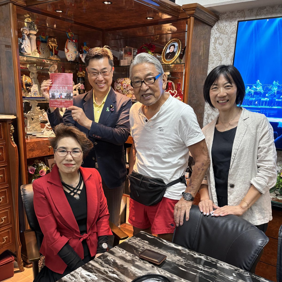 Image for the Tweet beginning: 株式会社ユイコーポレーションの由比泉子会長を訪ねました。
ぴしっと背筋を伸ばして襟を正す時間。
でも、吉田安政先生もいらっしゃってて、食と運動について楽しく有意義な語らい。
有難うございました。 