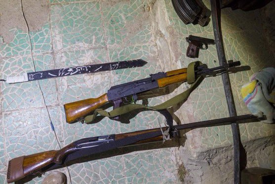 IsraelWarRoom's tweet image. ⚡️Overnight, the IDF detained and questioned multiple weapons dealers in southern Syria. Weapons were confiscated during the operation.