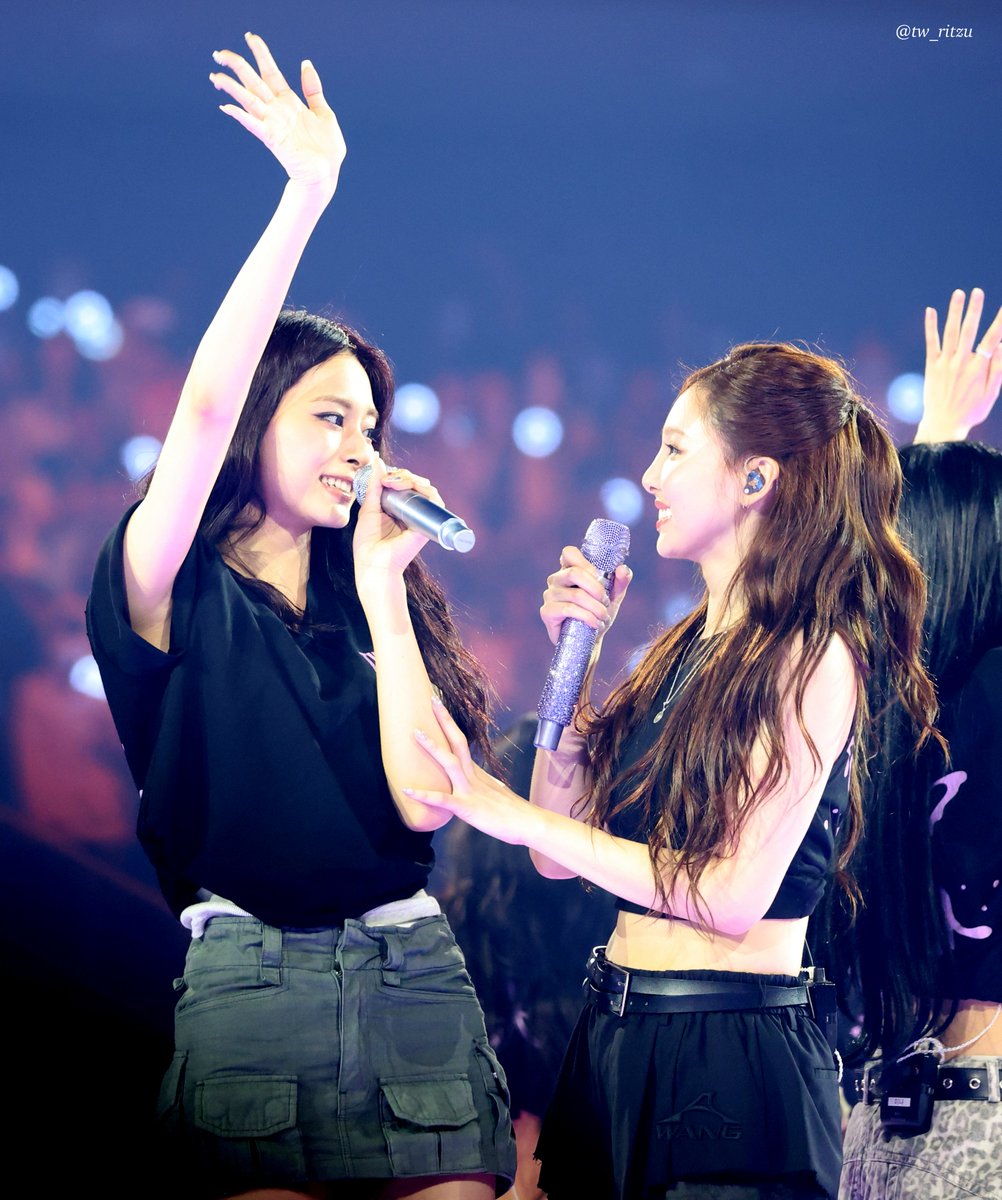 tw_ritzu's tweet image. 250719
λμ―π©΅π
#TWICE #νΈμμ΄μ€
#TZUYU #μ―μ #εη #γγ¦γ£
#λμ° #NAYEON #γγ¨γ³