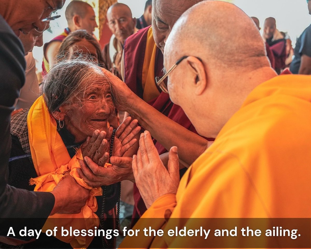 tkdb10's tweet image. real happiness is seeing up close your beloved spiritual guide & wishing Him long life. this pic embodies the mood. May His Holiness the Great XIV Dalai Lama live on for many many more years and continue to inspire us all to be better human beings in life. (pic. OHHDL) #joy