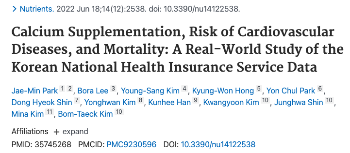 AmmousMD's tweet image. Best calcium supplement: NONE
Studies show increased risk of cardiovascular disease
Synthetic Ca is stripped of vitamins, proteins and minerals. So can accumulate in your blood vessels
For strong bones: Eat enough animal protein, and good quality salt for essential minerals