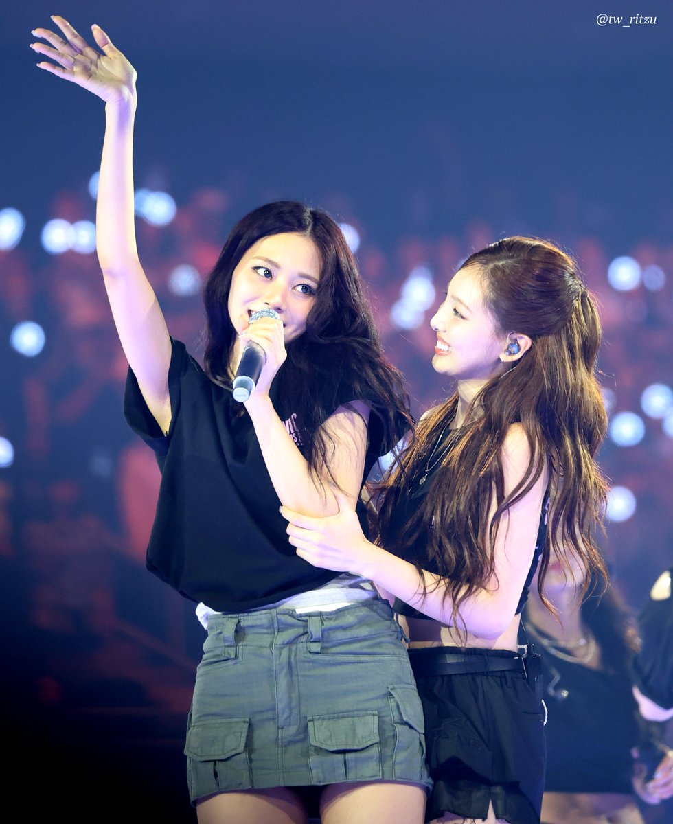 tw_ritzu's tweet image. 250719
λμ―π©΅π
#TWICE #νΈμμ΄μ€
#TZUYU #μ―μ #εη #γγ¦γ£
#λμ° #NAYEON #γγ¨γ³