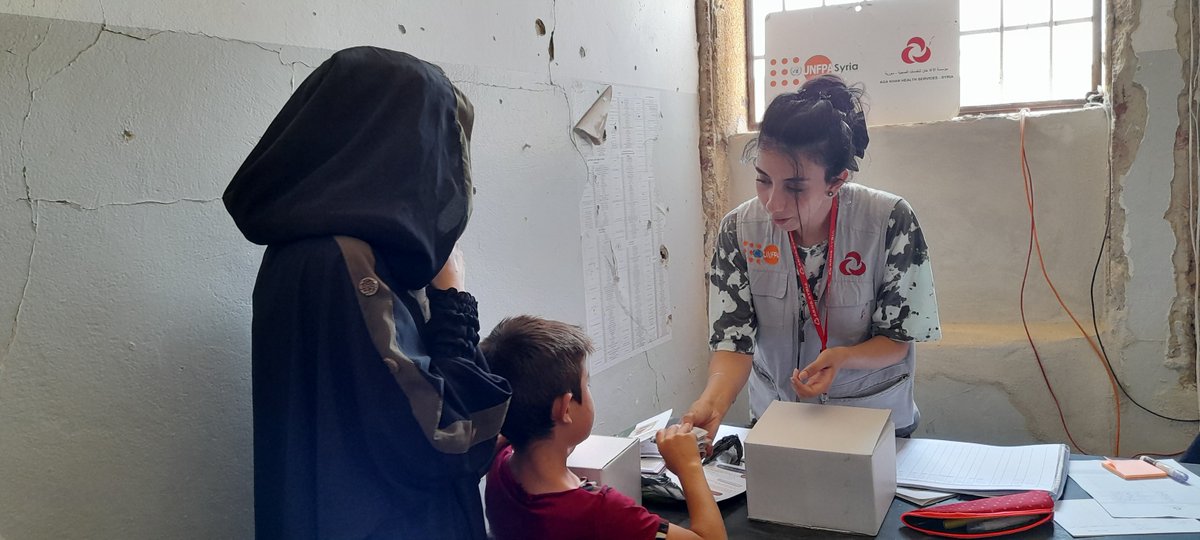 SyriaUnfpa's tweet image. "مع قافلة العودة... نعود بالأمل" 🌿
في #كفرنبودة، قدّم الفريق الطبي من مصياف، خلال يومين، خدمات لـ96 سيدة، بينهن 54 حامل.
🔹 فحوصات واستشارات
🔹 جلسات توعية ودعم نفسي
بدعم من #UNFPA وAga Khan Foundation.
#حماة #صحة_المرأة #دعم_المرأة