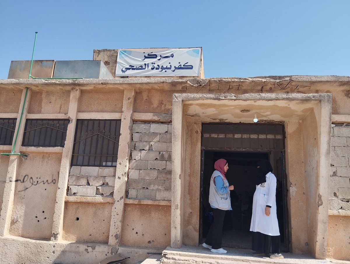 SyriaUnfpa's tweet image. "مع قافلة العودة... نعود بالأمل" 🌿
في #كفرنبودة، قدّم الفريق الطبي من مصياف، خلال يومين، خدمات لـ96 سيدة، بينهن 54 حامل.
🔹 فحوصات واستشارات
🔹 جلسات توعية ودعم نفسي
بدعم من #UNFPA وAga Khan Foundation.
#حماة #صحة_المرأة #دعم_المرأة