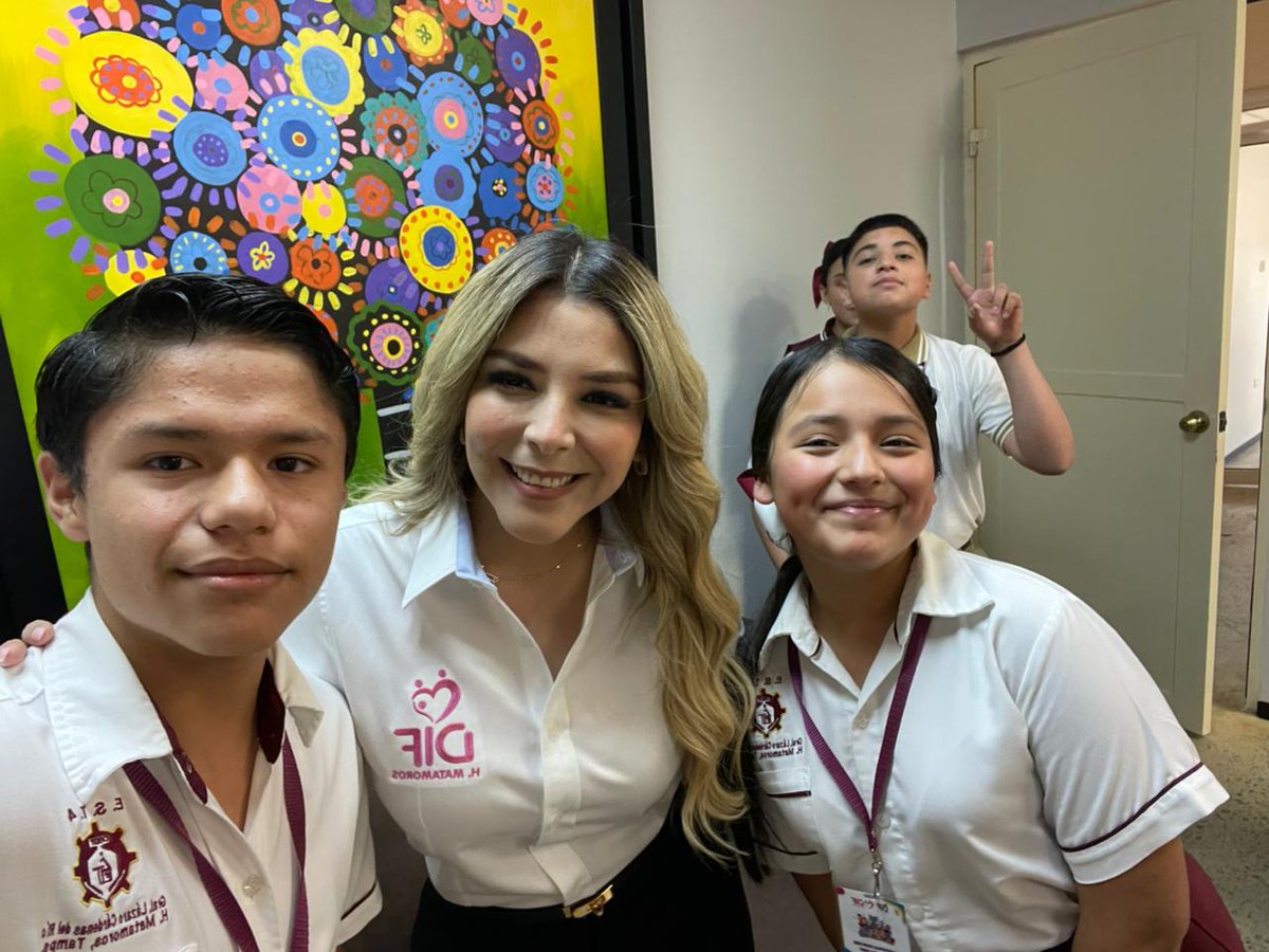 vevahi's tweet photo. De viaje a la Cd. De México Genoveva y Gael, como premio por su participación como Impulsores de la Transformación del DIF Municipal(Matamoros) y Estatal(Tamaulipas). https://t.co/EYnsSj3NIp