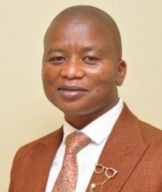 EversonLuhanga's tweet image. JUST IN: Emalahleni Municipality Chief Whip Xoliseka Lali has been shot dead in Komani, Eastern Cape. Lali also headed Infrastructure and Human Settlements. Police have launched a murder investigation into the killing of the senior municipal official.