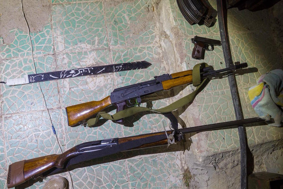 Osint613's tweet image. IDF troops from the 210th Bashan Division and Unit 504 arrested several suspected weapons dealers in southern Syria overnight. Acting on intelligence, they seized multiple weapons and launched interrogations on the spot.