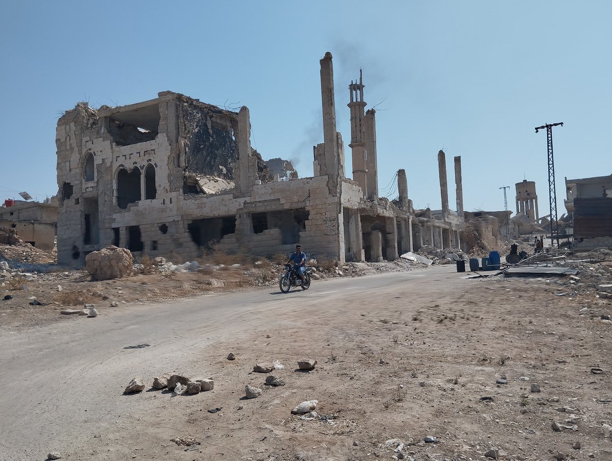 SyriaUnfpa's tweet image. "مع قافلة العودة... نعود بالأمل" 🌿
في #كفرنبودة، قدّم الفريق الطبي من مصياف، خلال يومين، خدمات لـ96 سيدة، بينهن 54 حامل.
🔹 فحوصات واستشارات
🔹 جلسات توعية ودعم نفسي
بدعم من #UNFPA وAga Khan Foundation.
#حماة #صحة_المرأة #دعم_المرأة