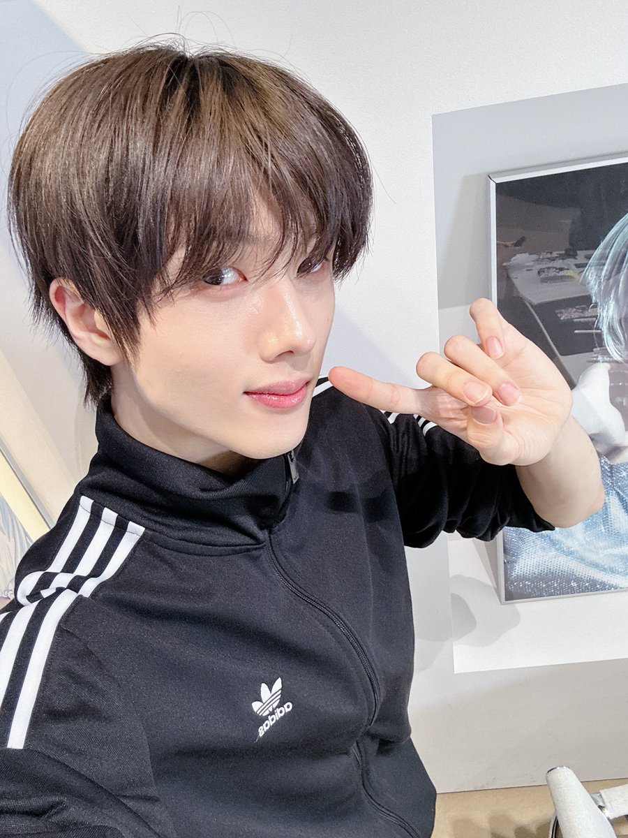 쿵.. tweet media
