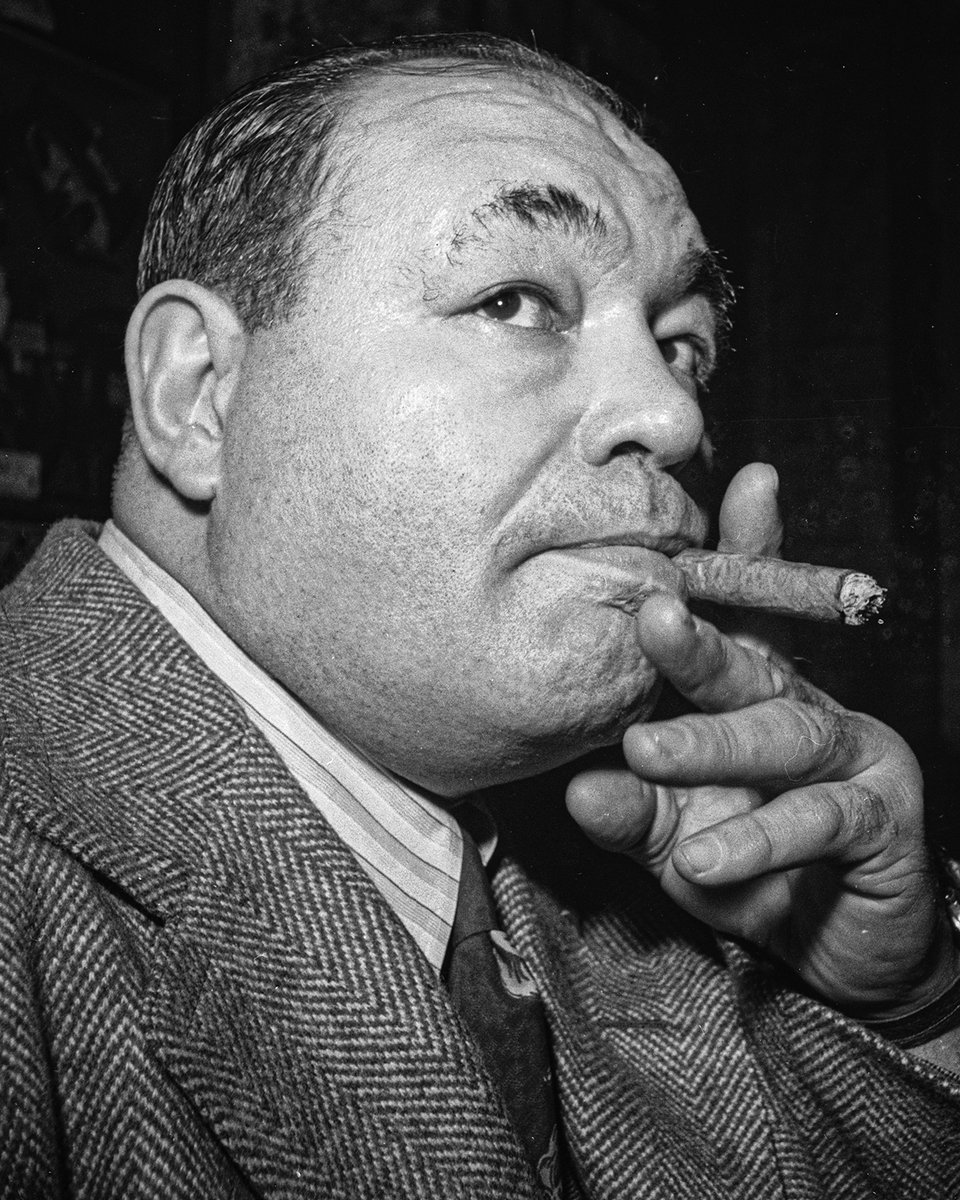 BoxingNewsED's tweet image. Tony Galento, the tough heavyweight brawler of the 1930's who floored Joe Louis in a losing title bid, died #OnThisDay in 1979 of a heart attack. He was 69.
At 5'9" & 235lbs, Galento โ whose inelegant nickname was Two Ton โ claimed he trained on beer, burgers & spaghetti!
