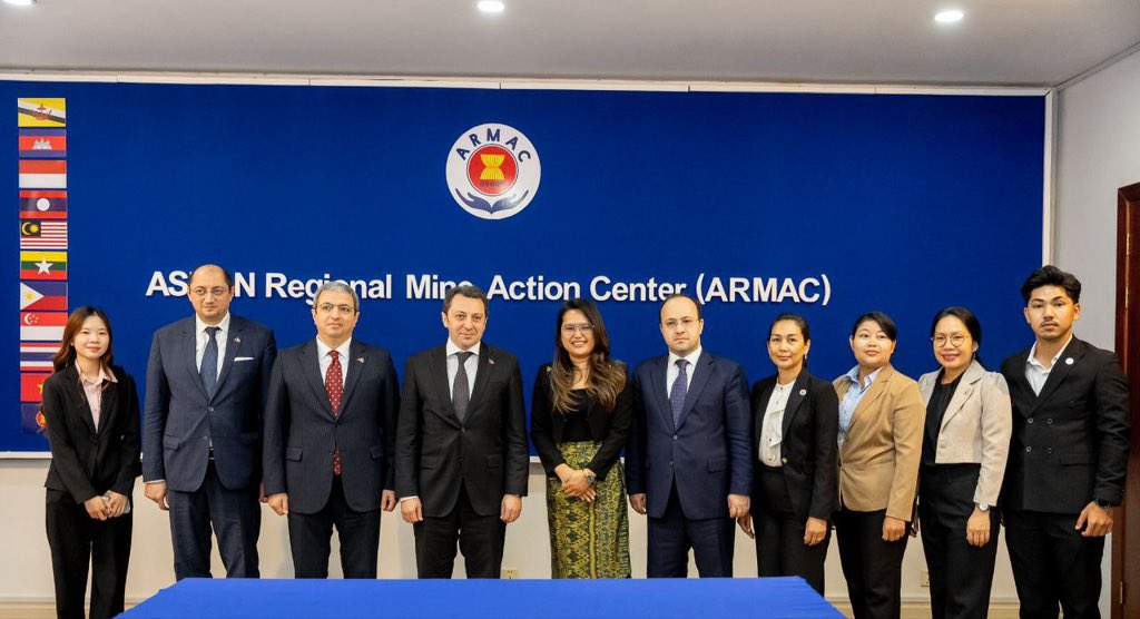 ARMAC welcomed H.E. Mr. Elnur Mammadov, Deputy FM of 🇦🇿, to discuss advancing mine action through cooperation. Focus: innovation, research, &amp; South–South collaboration. Together toward a mine-free future.
🔗 aseanmineaction.org
#MineAction #ASEAN