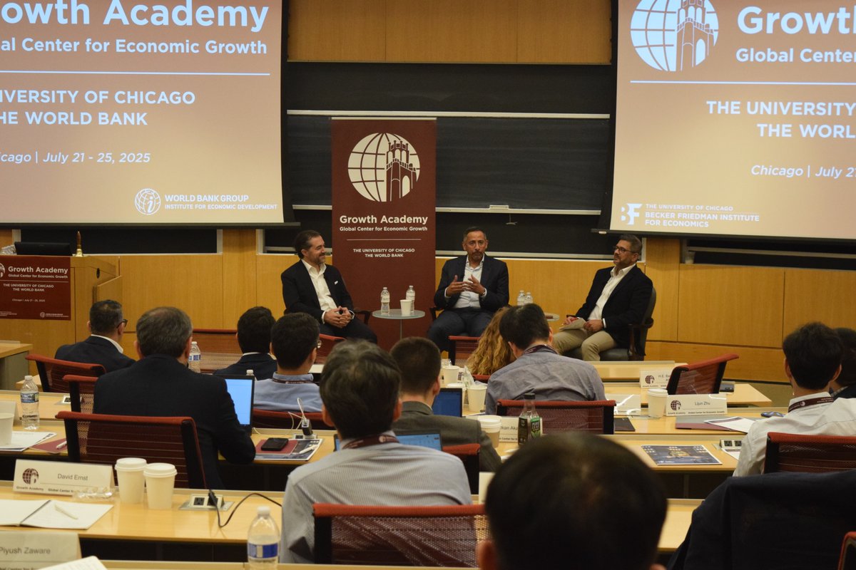 academy_gceg's tweet image. #GrowthAcademy25: Day 1 ended with a fireside discussion with HE @BAlkhorayef, Minister of Industry & Mineral Resources of Saudi Arabia, @ufukakcigit of @UChi_Economics and @SomikCities of @worldbank. Key insights on industry and regional development.
Follow for Day 2 updates!