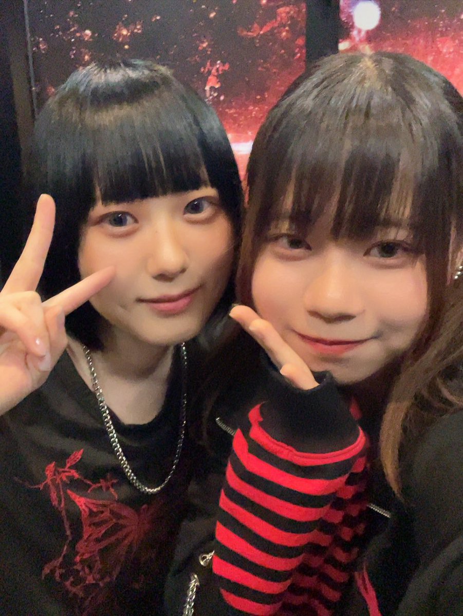 marudayo_Ba's tweet image. 昨日のライブで727さんとパシャリ📸
細くてお顔ちっちゃくてえくぼが魅力的でもうほんとうに可愛すぎた、、、
27日の巣鴨獅子王でまたお会いできるのが楽しみすぎる🙌🙌🙌
早く日曜になれ〜〜〜〜〜