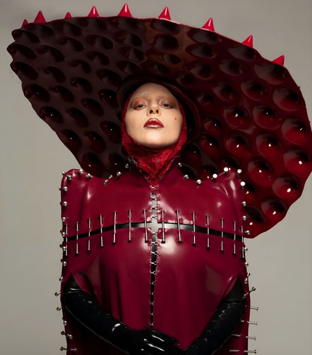 Himu_Art's tweet image. Within 5 months, Gaga's Abracadabra (493M, peaked #13) has surpassed Beyonce's Break My Soul (492M, peaked #1) on Global spotify.