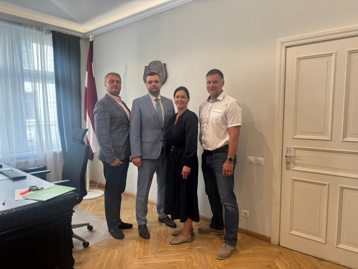 Reinis Uzulnieks (@reinisuzulnieks) on Twitter photo Šodien, tiekoties ar 🇱🇻 Cēsu novada iedzīvotājiem un domes deputātiem, pārrunājām sociālās aprūpes un pakalpojumu sasniedzamību novadā pēc teritoriālās reformas. Lai redzētu situāciju uz vietas, 5.septembrī došos vizītē uz Cēsu novadu.
<a href="/Lab_min/">Labklājības min</a> Šodien, tiekoties ar 🇱🇻 Cēsu novada iedzīvotājiem un domes deputātiem, pārrunājām sociālās aprūpes un pakalpojumu sasniedzamību novadā pēc teritoriālās reformas. Lai redzētu situāciju uz vietas, 5.septembrī došos vizītē uz Cēsu novadu.
<a href="/Lab_min/">Labklājības min</a>