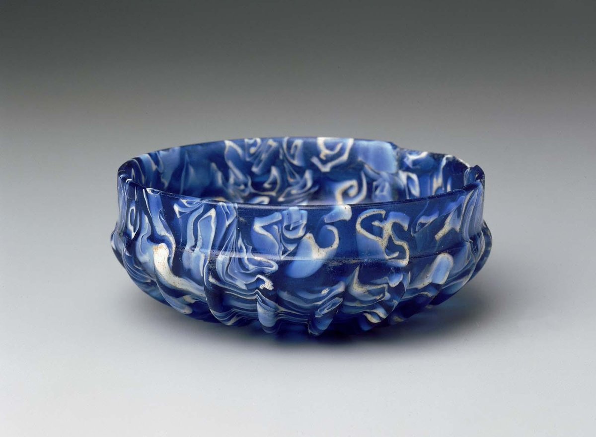 DrJEBall's tweet image. A beautiful #Roman ridged glass bowl, made from cobalt blue with an irregular marbled white swirling pattern. It was made about 2000 years ago, & is a stunning piece of #AncientGlass that I wish I owned...
(📷MFA Boston) collections.mfa.org/objects/154808…