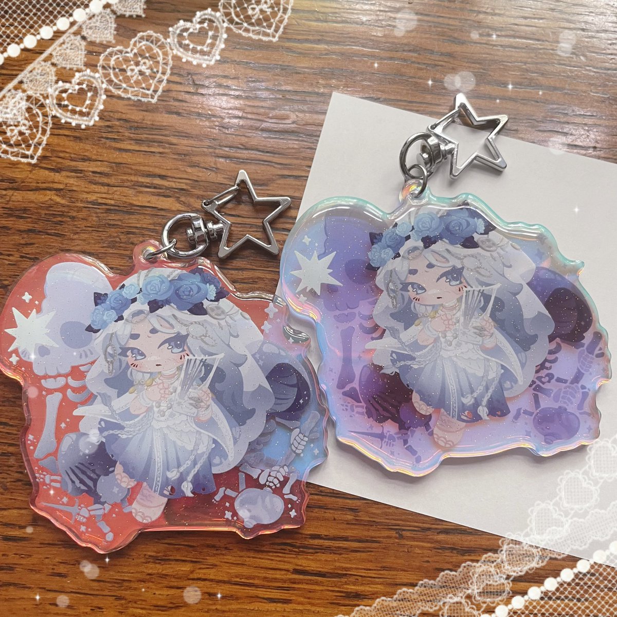 AngelicCarousel's tweet image. My new Merch arrived
Iโm very happy with how the chibi Rev came out (wonโt be selling her and the framed Rev & Executor merch yet since I wanted 2 see how the transparency came out what do u guys think I should go with tho?)
Also some restocks (last pic)