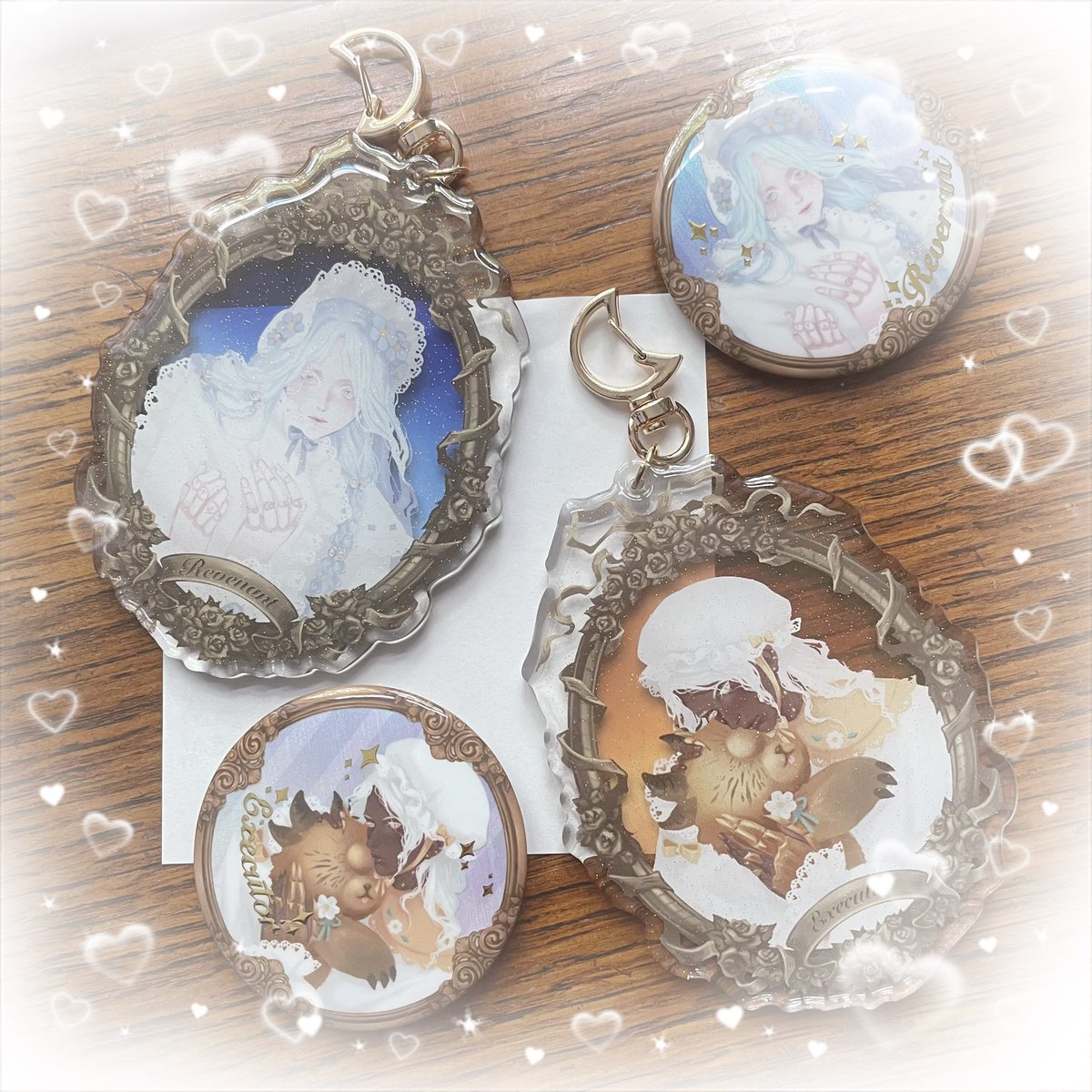 AngelicCarousel's tweet image. My new Merch arrived
Iโm very happy with how the chibi Rev came out (wonโt be selling her and the framed Rev & Executor merch yet since I wanted 2 see how the transparency came out what do u guys think I should go with tho?)
Also some restocks (last pic)