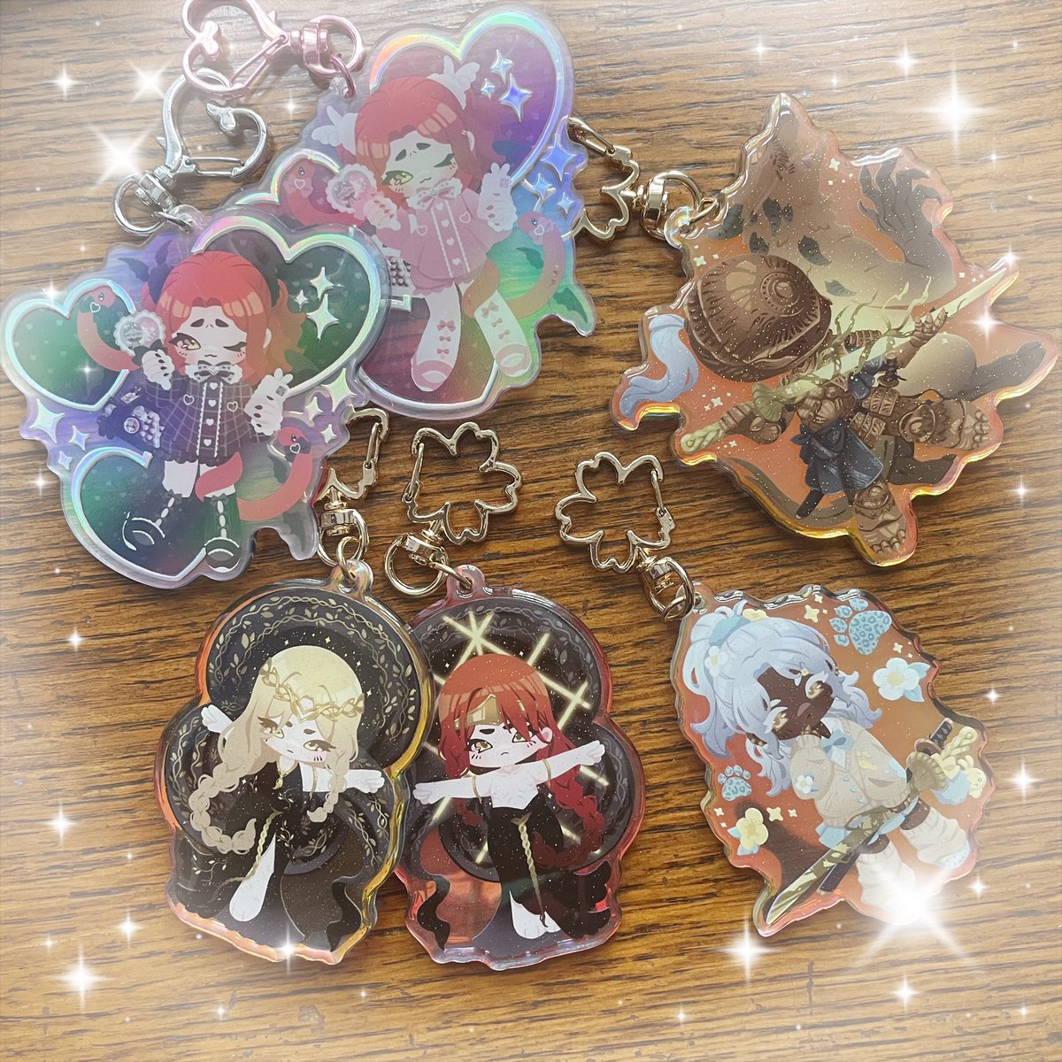 AngelicCarousel's tweet image. My new Merch arrived
Iโm very happy with how the chibi Rev came out (wonโt be selling her and the framed Rev & Executor merch yet since I wanted 2 see how the transparency came out what do u guys think I should go with tho?)
Also some restocks (last pic)