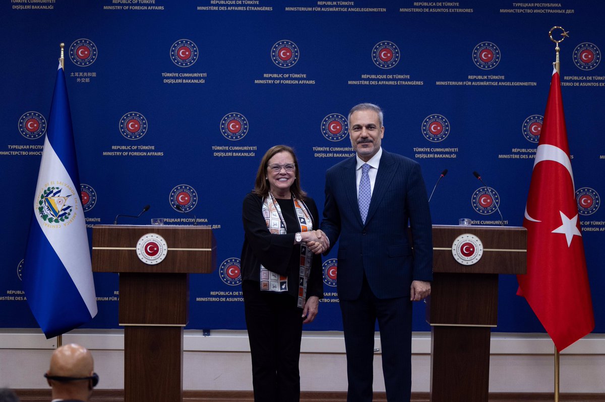 MFATurkiye's tweet image. Minister of Foreign Affairs @HakanFidan met with Alexandra Hill, Minister of Foreign Affairs of El Salvador, in Ankara. 🇹🇷🇸🇻