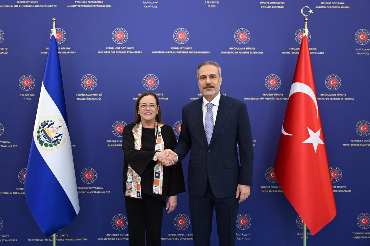 MFATurkiye's tweet image. Minister of Foreign Affairs @HakanFidan met with Alexandra Hill, Minister of Foreign Affairs of El Salvador, in Ankara. 🇹🇷🇸🇻