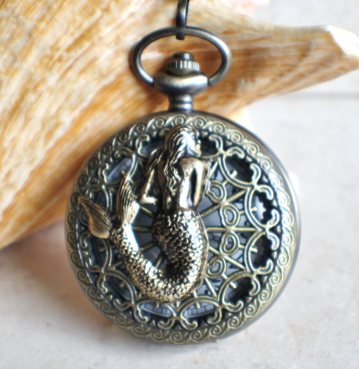charsfavorite's tweet image. Dive into unique style with our stunning Mermaid Pocket Watch, only $55. Elevate your everyday look with this striking accessory. Don't miss out! #MensJewelry #PocketWatch
Shop Now charsfavoritethings.com/products/merma…