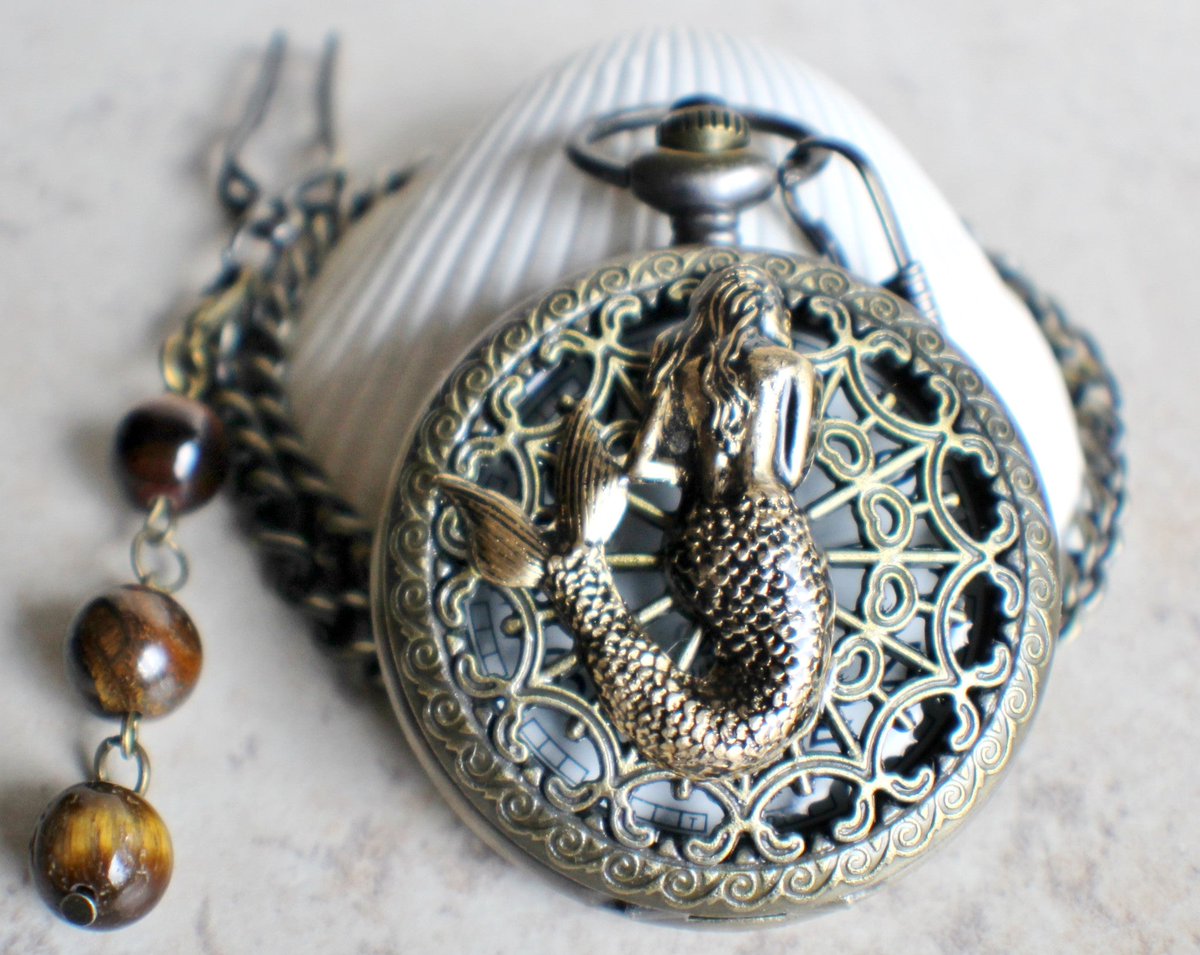 charsfavorite's tweet image. Dive into unique style with our stunning Mermaid Pocket Watch, only $55. Elevate your everyday look with this striking accessory. Don't miss out! #MensJewelry #PocketWatch
Shop Now charsfavoritethings.com/products/merma…