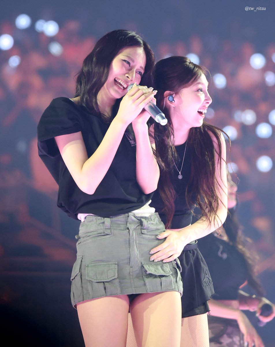 tw_ritzu's tweet image. 250719
λμ―π©΅π
#TWICE #νΈμμ΄μ€
#TZUYU #μ―μ #εη #γγ¦γ£
#λμ° #NAYEON #γγ¨γ³