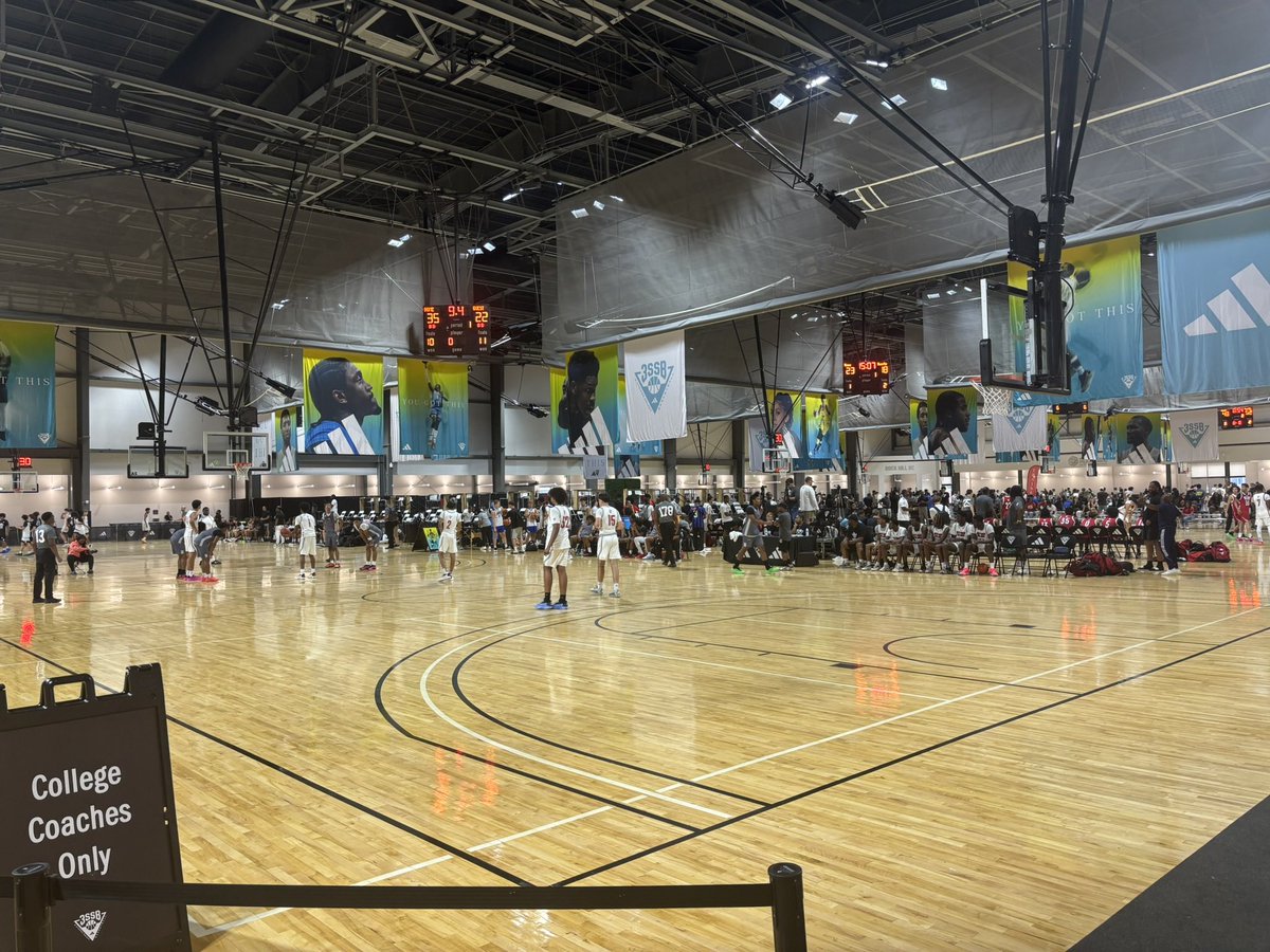 _MikeRoth's tweet image. Putting a wrap on the grassroots 🏀 season after getting to see the 4 major shoe circuits!
EYBL: Memphis + Augusta
3SSB: Rock Hill
Pro 16: Memphis
UAA: Chicago
I also caught the top P32, MHC + HGSL teams from Ohio
Hope everybody enjoyed my coverage on @PrepHoopsOH + @PrepHoopsKY